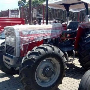 รถแทรกเตอร์แมสซีย์เฟอร์กูสันมือสองอุปกรณ์ทางการเกษตรเครื่องใช้ในสภาพการทำงานที่ดีผู้จำหน่ายขายส่ง - Product Image 1