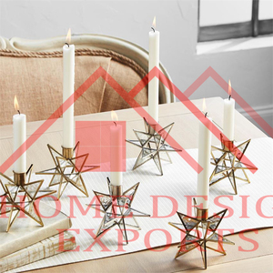 Bougeoir de Noël en forme d'étoile en métal fini laiton - Product Image 4