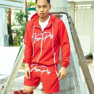 Chaqueta de chándal cortavientos con logotipo unisex, chándal corto de dos piezas de nailon para correr, pantalones cortos, conjuntos cortavientos para hombre - Product Image 2