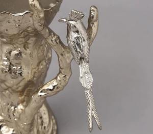 Adorable bougeoir moderne en métal avec verre ajoute une touche élégante, chaleureuse, confortable et invitante à n'importe quel espace - Product Image 2