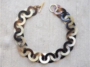 Collier pendentif en corne de buffle pour femmes, corne de couleur naturelle, collier ras du cou en forme de croissant, bijoux d'Inde - Product Image 4