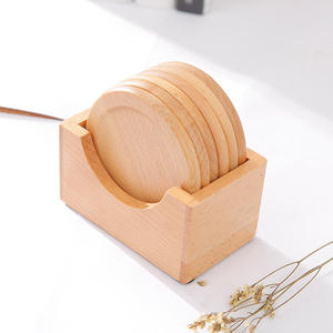 . Juego de posavasos de madera maciza elaborado con detalles rústicos naturales, ideal para evitar marcas en superficies de primera calidad. - Product Image 3