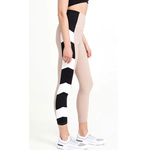 Pantalon de sport pour femmes personnalisé vêtements de yoga tricotés à taille élastique tissu respirant et extensible pour le fitness et le yoga - Product Image 4