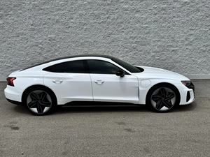 รถยนต์ออดี้ RS GT ซีดาน ปี 2024 สีขาว ระบบมอเตอร์คู่แบบซิงโครนัส ระบบขับเคลื่อนสี่ล้อควอตโตร เกียร์อัตโนมัติ ยาง R20 - Product Image 4