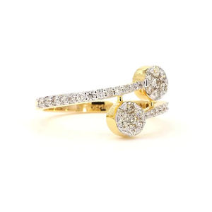 Bague de fiançailles de luxe en or avec double grappe de diamants, style crossover à deux pierres pour femme - Product Image 1