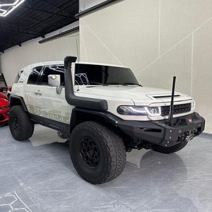 FJ Cruiser 2022 con Techo Rígido, Diésel 4.1-6L, 6 Cilindros, Volante a la Izquierda, SUV con Tracción en las Cuatro Ruedas, Interior de Cuero Oscuro - Product Image 2