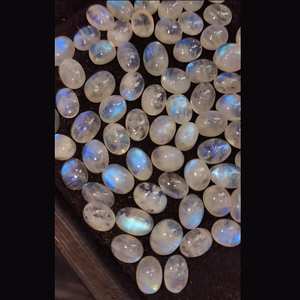318 pièces de pierre de lune arc-en-ciel naturelle 8x6mm 9x7mm 10x8mm 11x9mm 12x10mm Cabochon ovale 1055 Cts Lot Iroc ventes pierres de haute qualité - Product Image 3