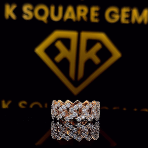 Anillo de Compromiso y Matrimonio Unisex con Cadena Cubana Antigua, Color Rosa, con Moissanita Redonda Brillante de Corte Fuego - Product Image 2