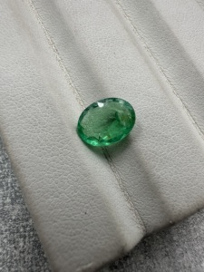 1.75อัญมณีทรงไข่ทรงรีตัดหลวมสีเขียวให้ความร้อนและไม่ผ่านการบำบัดการบำบัดขนาดแหวนอันล้ำค่า - Product Image 2