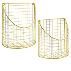 Panier de rangement en fil métallique fait main de designer moderne fini doré pour une utilisation polyvalente à la maison et dans la cuisine - Product Image 1