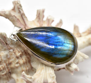Colgante de Labradorita Azul Pera en Plata de Ley 92.5 (Venta al por Mayor) Colgante de Plata Pura con Fuego Azul, Regalo de Navidad - Product Image 2