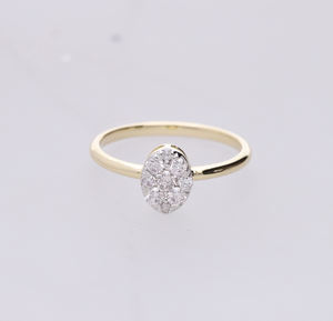 Anillo Clásico de Diamantes Naturales con Baño de Rodio en Oro de 14K, Diseño Ovalado con Diamantes Redondos Brillantes y Detalles Florales para Mujer - Product Image 5