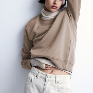 Vente en gros de vêtements de sport respirants imprimés avec logo personnalisé pour femmes, ensemble de shorts 100% coton, sweatshirts, shorts et badges de décoration pour l'hiver - Product Image 3