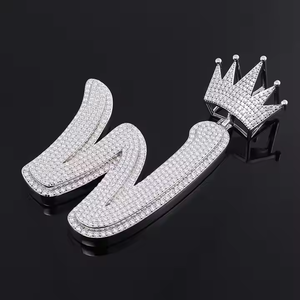 Colgante de moissanita helado con letra W de acero inoxidable estilo Hip Hop con patrón adorable para tu regalo de San Valentín - Product Image 2