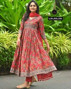 NOUVEAU ENSEMBLE KURTA ANARKALI MODERNE PURE MAL MAL SPÉCIAL RAKSABANDHAN avec PANTALON MALKALMAL DUPATTA MOTIF TIER POUR MARIAGE ET FÊTE, SÉCHAGE RAPIDE - Product Image 3