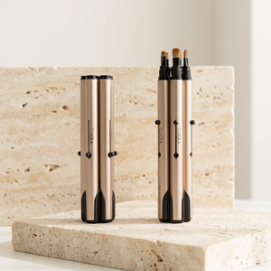 Juego de brochas de maquillaje doradas con tapa de apertura rápida para una aplicación higiénica de sombras de ojos y color de labios - Product Image 1