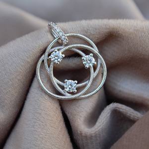 Pendentif Moissanite en argent sterling 925 de créateur pour femmes bijoux de voyage avec pendentifs et breloques à boucle ronde - Product Image 3