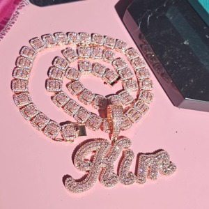 Collier pendentif en argent 925 plaqué or rose avec lettre cursive en moissanite VVS baguette, best-seller, pour homme, à bas prix - Product Image 6