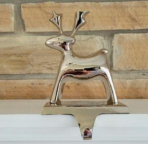 Support de bas en métal en forme de cerf argenté avec design festif parfait pour la décoration de Noël et les accessoires de fête de vacances - Product Image 2