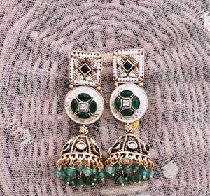 Boucles d'oreilles royales traditionnelles Rajwadi Glow Jhumka avec torsion traditionnelle pour les tenues de Fusion Boucles d'oreilles pour femmes pour la mode de fête - Product Image 1
