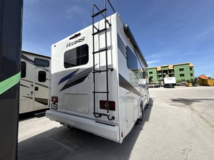 Camping-car mobile d'occasion 2024 T-h-o-r V-e-g-a-s 24.1 réglable, Euro 6, pour 4 à 6 personnes, avec cuisine et climatisation - Product Image 4