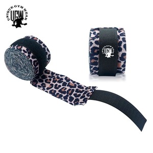 UNIQUE GYM WEAR Soporte de Muñeca de Neopreno para Levantamiento de Pesas - Cierre Antideslizante Acolchado Ajuste Universal - Product Image 1
