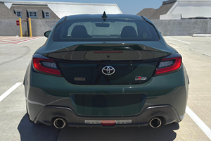 Toyota GR 86 AWD 2024, Volante a la Izquierda, Coupé Turbo, Interior de Cuero Oscuro, Automático, R18, Bajo Kilometraje, Auto Usado en Excelentes Condiciones - Product Image 4