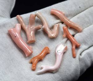 Palo de coral blanco natural Piedra preciosa suelta Piel de Ángel Coral Piedra rugosa pulida Tamaño 30X7MM a 43X5MM - Product Image 1