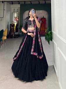 Hermosa Georgette Lehenga Choli adornada con lentejuelas y bordado delicado - Product Image 3