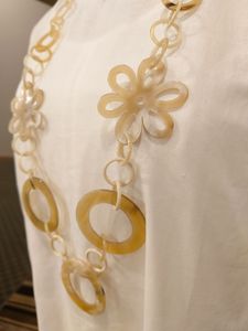 El mejor regalo de boda romántico, collar con colgante de perla de cuerno de búfalo hecho a mano con patrón de forma de niña para amantes y mujeres - Product Image 2