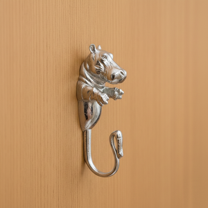 Porte-manteau mural décoratif en forme de cheval de mer, finition argent poli, style marin moderne, pour la décoration d'entrée de maison. - Product Image 6
