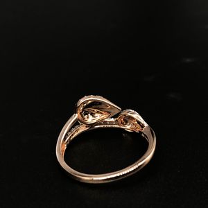 Diamante de oro rosa-Hoja tachonada-Anillo adornado Joyería de platino atemporal que refleja Elegancia inigualable Clase SI Claridad Diamante - Product Image 6