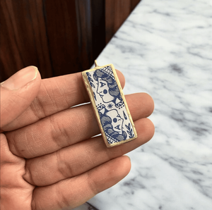 Queen Elegant Card Design Round Porcelain Pendant Charms Cold Card-Cold Chain Jewelry Making Collection Clart Tools - Product Image 1