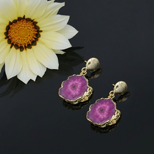 Pendientes de cuarzo solar rosa DUA |   Pendientes de Boda Modernos de Latón Chapado en Oro de 18K para Mujer |   Proveedor Indio Artesanal - Product Image 2