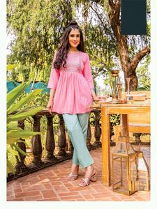 Sous-tissu rayonne court Kurti de la collection Style Broderie Concept en vente en ligne - Product Image 4