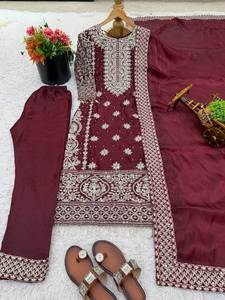 Ensemble de vêtements de fête en soie Gmy avec broderie lourde et travail de séquence de codage, haut en soie Gmy avec broderie et travail de séquence de codage, dupatta - Product Image 4
