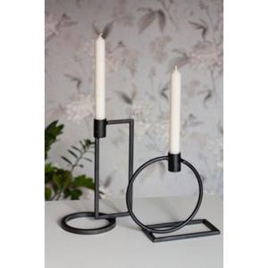 Bougeoir en fer unique avec une finition métallique vieillie et des motifs décoratifs pour un accessoire de maison accrocheur et intemporel - Product Image 3