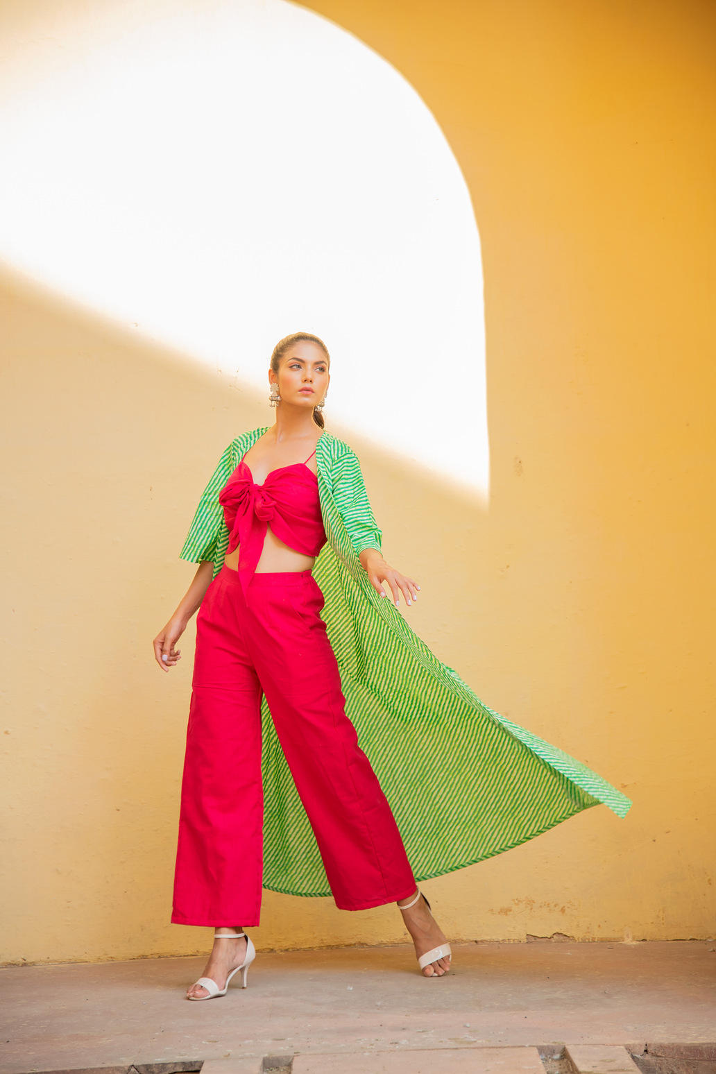 สีเขียวสีชมพูร้อน