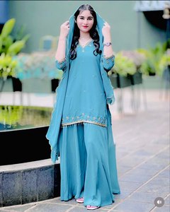 Look A Beautiful Women Collection Pure Faux Georgette Fabric avec un travail de séquence de broderie de 5 MM - Product Image 3