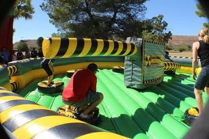 Wholesale 6/8 Players Wipe Out <strong>Inflatable</strong> Sports Sweeper <strong>Game</strong> Machine Mechanical <strong>Meltdown</strong> <strong>Inflatable</strong> Castle - Product Image 4