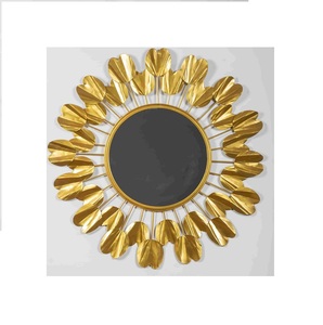 Espejos de pared de metal hechos a medida Uso de diseñador para el hogar y el hotel Espejos de pared con acabado dorado decorativo - Product Image 2