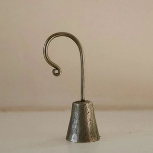 Extincteur de bougie en fer artisanal pour accessoires de maison faits à la main, avec un savoir-faire de qualité et un matériau en fer solide - Product Image 1