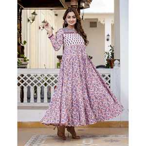 Vestido Anarkali de Algodón con Estampado Floral Blanco y Azul, Hecho a Mano, Cintura Imperio, Silueta en A - Product Image 3