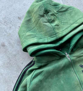 Elegante hermandad griega inspirada en verde Tie-Dye Track Suit Stripes Winter Casual Wear Fleece High Street Style para Ultimate - Product Image 4