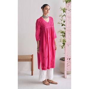 Elegante Rosa Chikankari A-Line Short Yoke Kurta Hecho a Mano Tamaño Libre Vestido Casual para Bodas y Ocasiones Especiales - Product Image 3