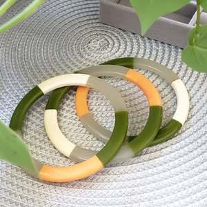 Bracelet en résine acrylique extensible de luxe de fabrication indienne, fait à la main, pour femmes et filles, couleur et taille personnalisées - Product Image 3