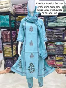 Atractiva muselina de seda con bordado y espejo Kurti Pant y Dupatta fabricante de India - Product Image 2