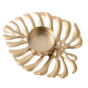 Porte-bougie en métal doré en forme de feuille décorative pour centre de table, décoration intérieure et usage saisonnier, vente en gros en provenance d'Inde - Product Image 5