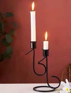 Encantador candelabro de madera hecho a mano para mesas de boda con detalles rústicos y acogedor Estilo Vintage inspirado - Product Image 5