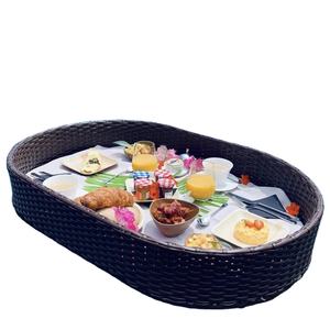 PLATEAU DE PETIT-DÉJEUNER FLOTTANT EN ROTIN DANS LA PISCINE DE L'HÔTEL DE LUXE OU LA VILLA DE RESORT TROPICALE, FRUITS: MANGUE, PASTÈQUE ET PASSION - Product Image 4